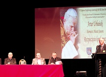  Każdy z wykładów unaoczniał wielką troskę Jana Pawła II o dobro wspólne wszystkich ludzi. 