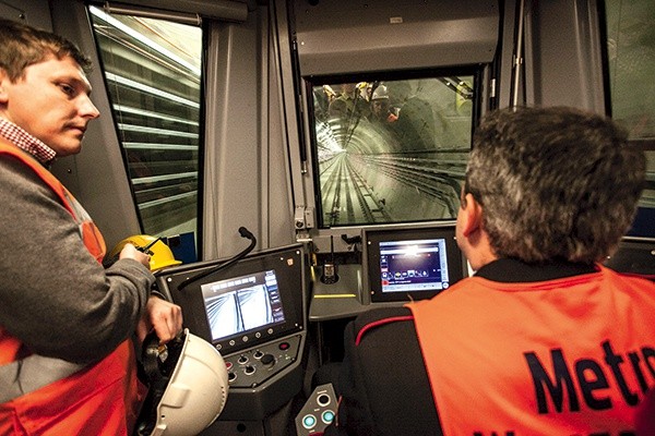  Pierwsze wrażenie: stacje metra są pstrokate, a tunel wije się w różnych kierunkach. Najważniejsze, że metro jedzie