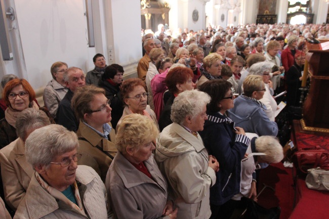 Pielgrzymka Żywego Różańca do Krzeszowa