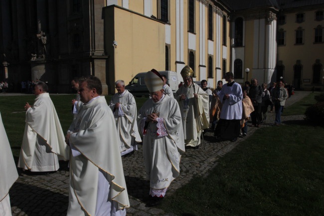 Pielgrzymka Żywego Różańca do Krzeszowa