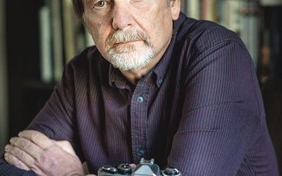 Chris Niedenthal – jeden z najbardziej znanych i docenianych fotoreporterów w Europie. 