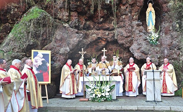 Mszy św. w intencji rychłej beatyfikacji kard. Stefana Wyszyńskiego przewodniczył prymas Wojciech Polak