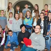 Grupa wolontariuszy z Zespołu Szkół w Chobrzanach