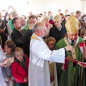  Kamień węgielny złożono w fundamentach wieży kościoła, w miejscu, gdzie będzie kaplica nieustannej adoracji Najświętszego Sakramentu