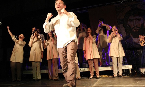 Piotr Nazaruk, dyrygent TGD zaprasza do wspólnego wykonania "Walki"