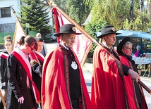  W otwarciu papieskiego szlaku w Bystrej wzięli udział też członkowie Bractwa Jakubowego ze Szczyrku