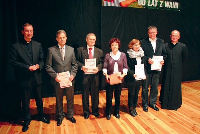  Przyjaciele naszego tygodnika z ks. Markiem Gancarczykiem (z lewej) i ks. Tomaszem Lisem (z prawej)