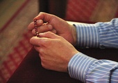 – To bardzo prosta modlitwa, która daje mi ukojenie. Jest dla mnie ratunkiem – mówi Bartosz Ilecki