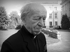 Ks. Tadeusz Żebrowski był wybitnym znawcą historii Mazowsza. Zmarł 8 października, w wieku 89 lat, w szpitalu na płockich Winiarach
