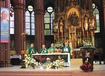 Eucharystii w gliwickiej katedrze w Dniu Papieskim przewodniczył bp Jan Kopiec