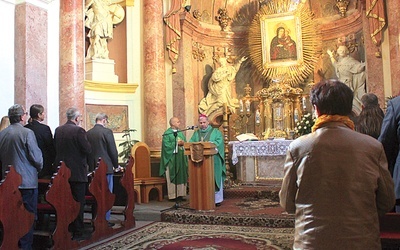 Eucharystia pod przewodnictwem bp. Jana Kopca w kaplicy Matki Bożej Pokornej