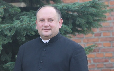 Ks. Mirosław Kszczot zaprasza na spotkanie trzeźwościowe do swojej parafii