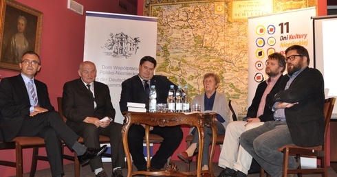 Wywabianie białych plam z historii