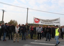 Na znak sprzeciwu sadownicy zablokowali rondo Warszawska w Mszczonowie