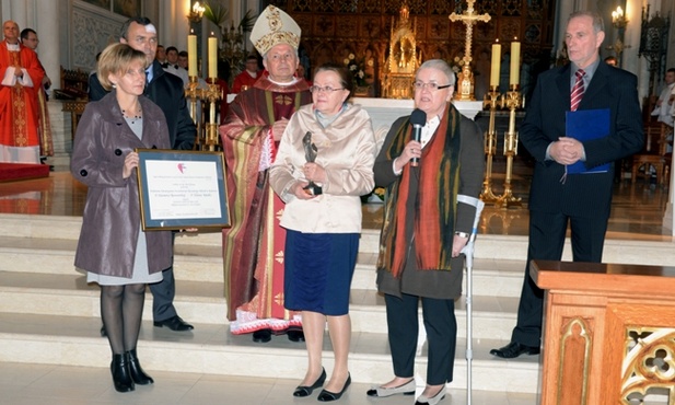 Po wręczeniu nagrody przemawia Helena Kładko