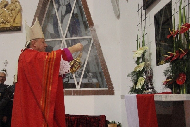 Wprowadzenie relikwii bł. ks. Jerzego Popiełuszki 