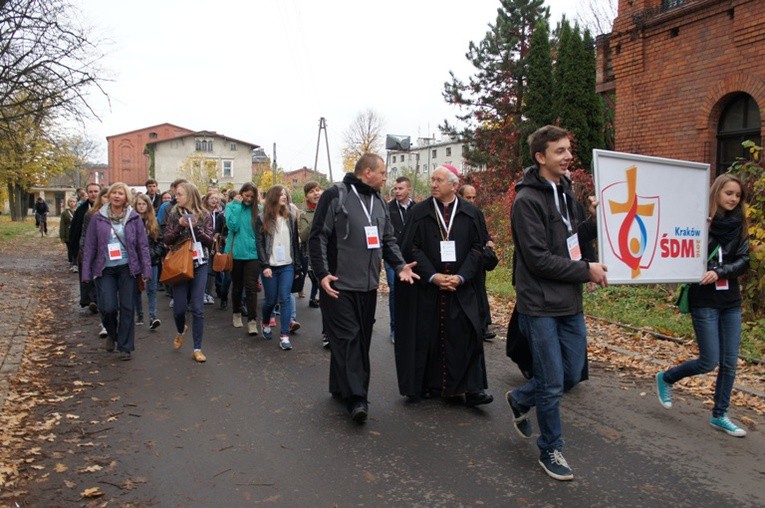 W "Marszu dla Jezusa" ulicami Żyrardowa razem z wolontariuszami szedł bp Andrzej F. Dziuba