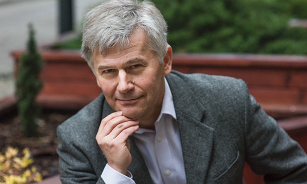 Prof. Zbigniew Stawrowski  jest filozofem polityki, dyrektorem Instytutu Myśli Józefa Tischnera w Krakowie, pracuje w Instytucie Politologii UKSW i Instytucie Studiów Politycznych PAN.
