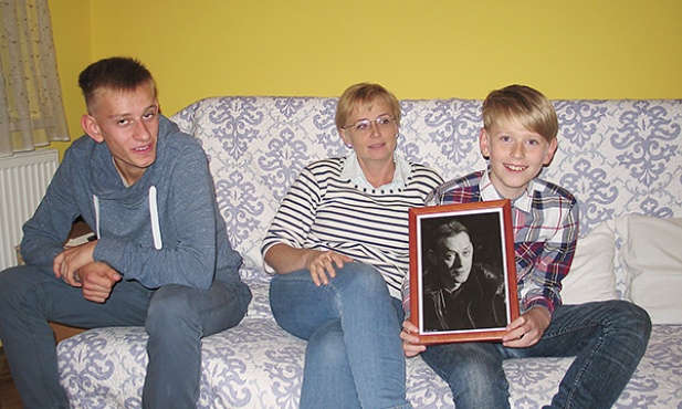  Rodzinka Gędłków prawie w komplecie: mama Kinga, starszy syn Franek (po lewej) i młodszy Karol (po prawej)