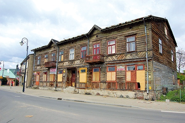 W budynku przy pl. Chopina 16 zamieszkiwał przez wiele lat najsłynniejszy artysta pochodzący z Sierpca, bohater podręczników malarstwa międzywojennego, uczeń Jacka Malczewskiego i Jana Stanisławskiego – malarz Abraham Neumann