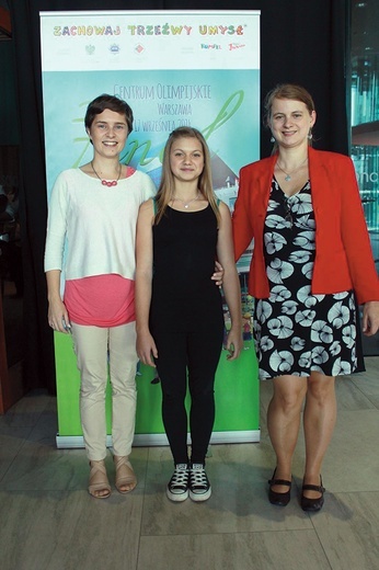  Julia z mamą Agnieszka (z prawej) i pedagog Anną Walczak  podczas gali finałowej w Warszawie