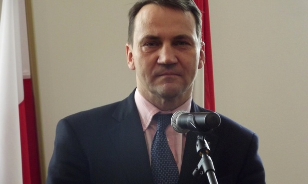 Sikorski tłumaczy się z wywiadu dla Politico
