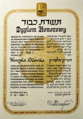 Dyplom przyznany Henrykowi Sławikowi przez instytut Yad Vashem w Jerozolimie