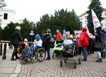 Protestują rodzice niepełnosprawnych dzieci