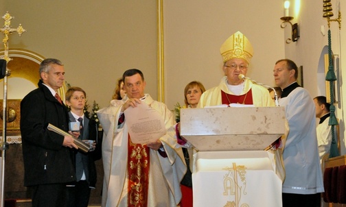 Dekret papieża Franciszka odczytał abp Zygmunt Zimowski