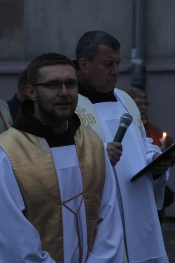 Tam świętych noszą na rękach