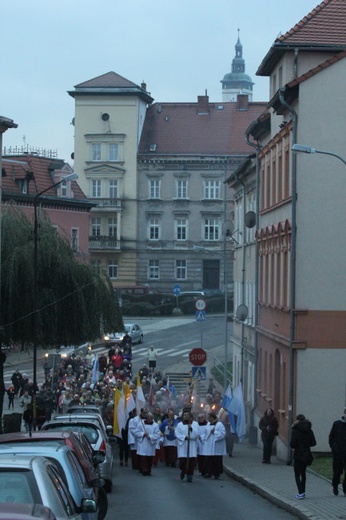 Tam świętych noszą na rękach