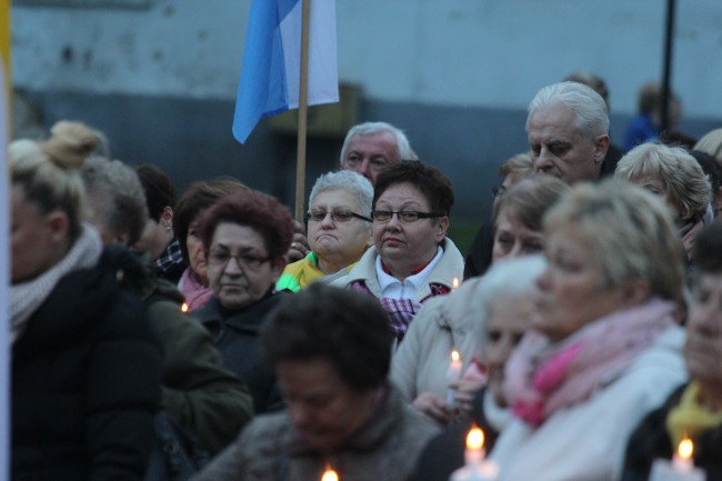 Tam świętych noszą na rękach