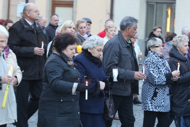 Tam świętych noszą na rękach