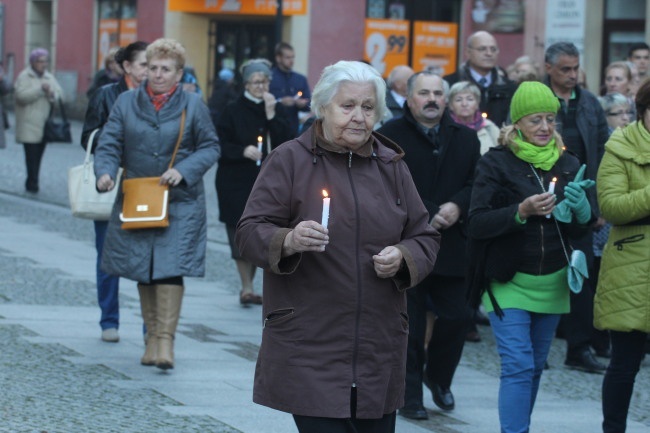 Tam świętych noszą na rękach