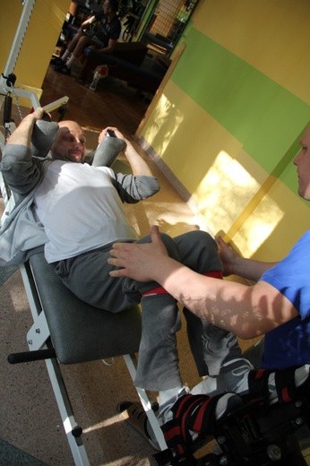 Przełomowa operacja to również długa i żmudna rehabilitacja
