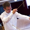  Ks. Bartosz Zygmunt, dyrygent nowego chóru, jest doktorantem katowickiej Akademii Muzycznej