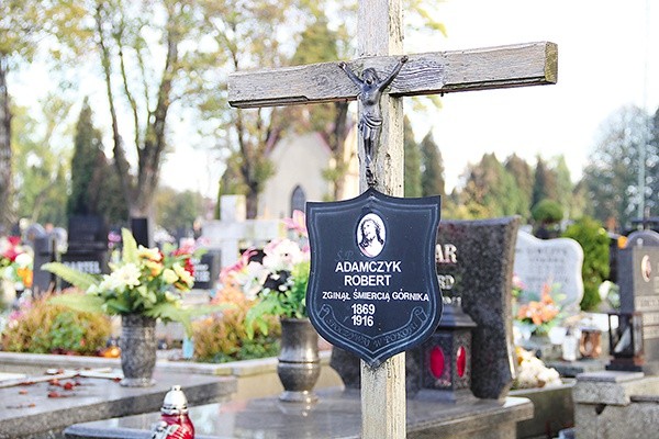 Blisko stuletni grób na cmentarzu w Rydułtowach