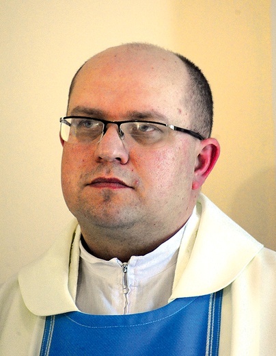 Ks. Radosław Kacprzak urodził się 16 grudnia 1976 r. w Grójcu. Święcenia kapłańskie przyjął  16 czerwca 2001 r.