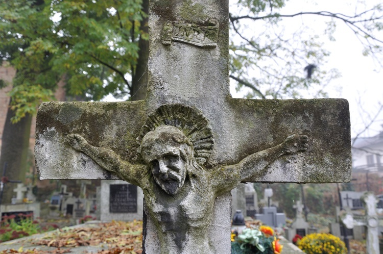 Cmentarz w Brzesku