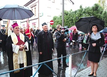 Pamiątkową tablicę poświęcił bp Piotr Greger