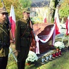  Obelisk upamiętniający żołnierzy wyklętych postawiono na placu  przy kościele w Dobrzyniu n. Wisłą