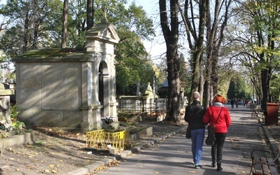 Z grobem Matecznego - Cmentarz Podgórski