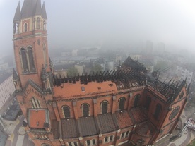 Milionowe straty po pożarze katedry