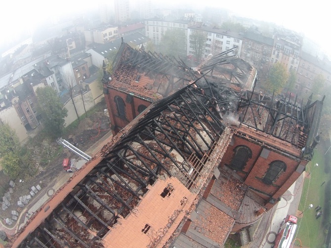 Spalona katedra, zdjęcia z drona cz. 2
