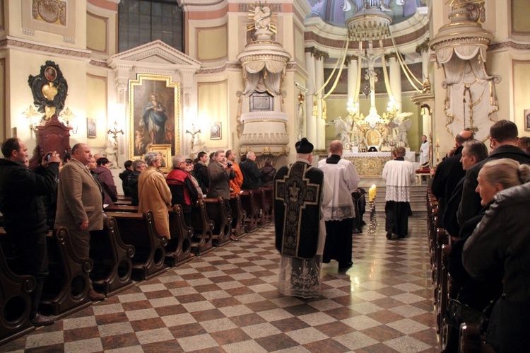 Msza Requiem za prymasów w Skierniewicach