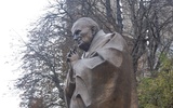 Pomnik św. Jana Pawła II stanął przy katedrze Notre-Dame