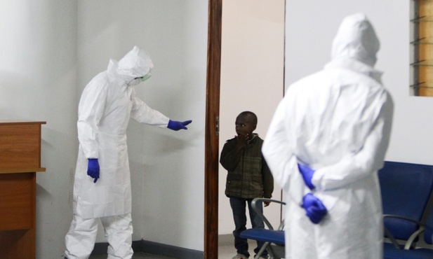 Ebola poza kontrolą! - misjonarze alarmują