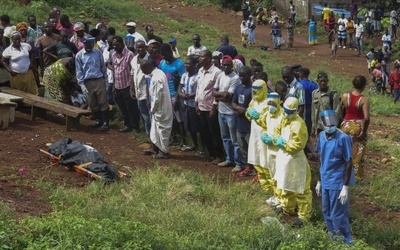 100 mln dolarów na walkę z ebolą