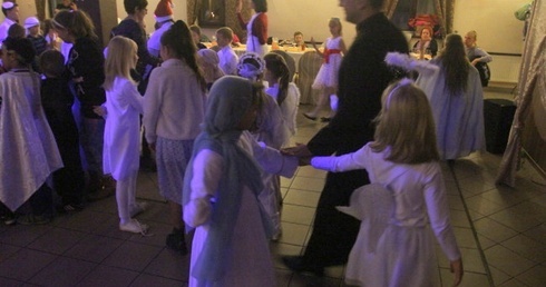 Wszyscy Święci balują w... Leśnej