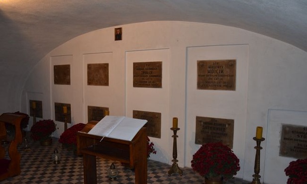 Nisze grobowe biskupów sandomierskich 